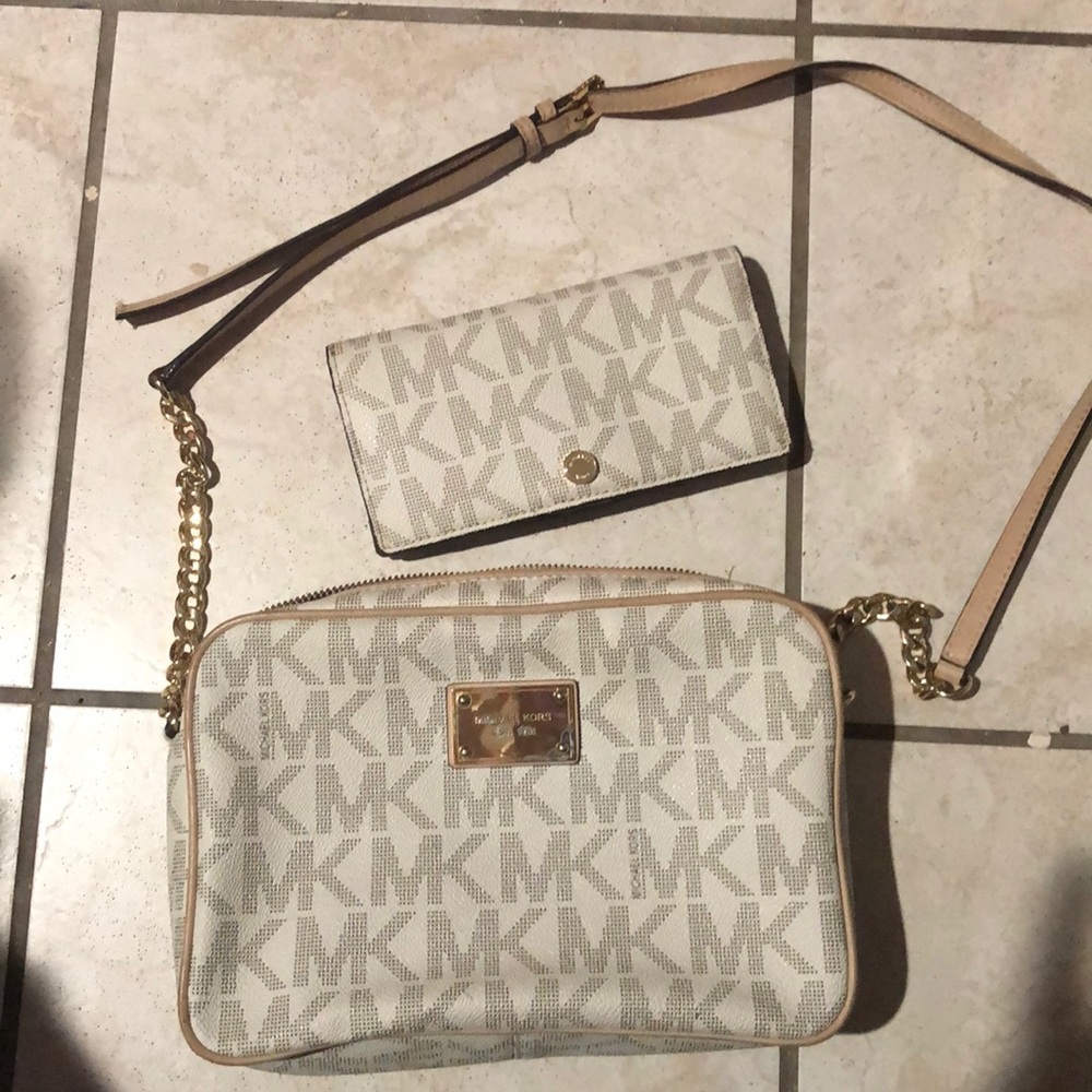 Michael kors purse /wallet